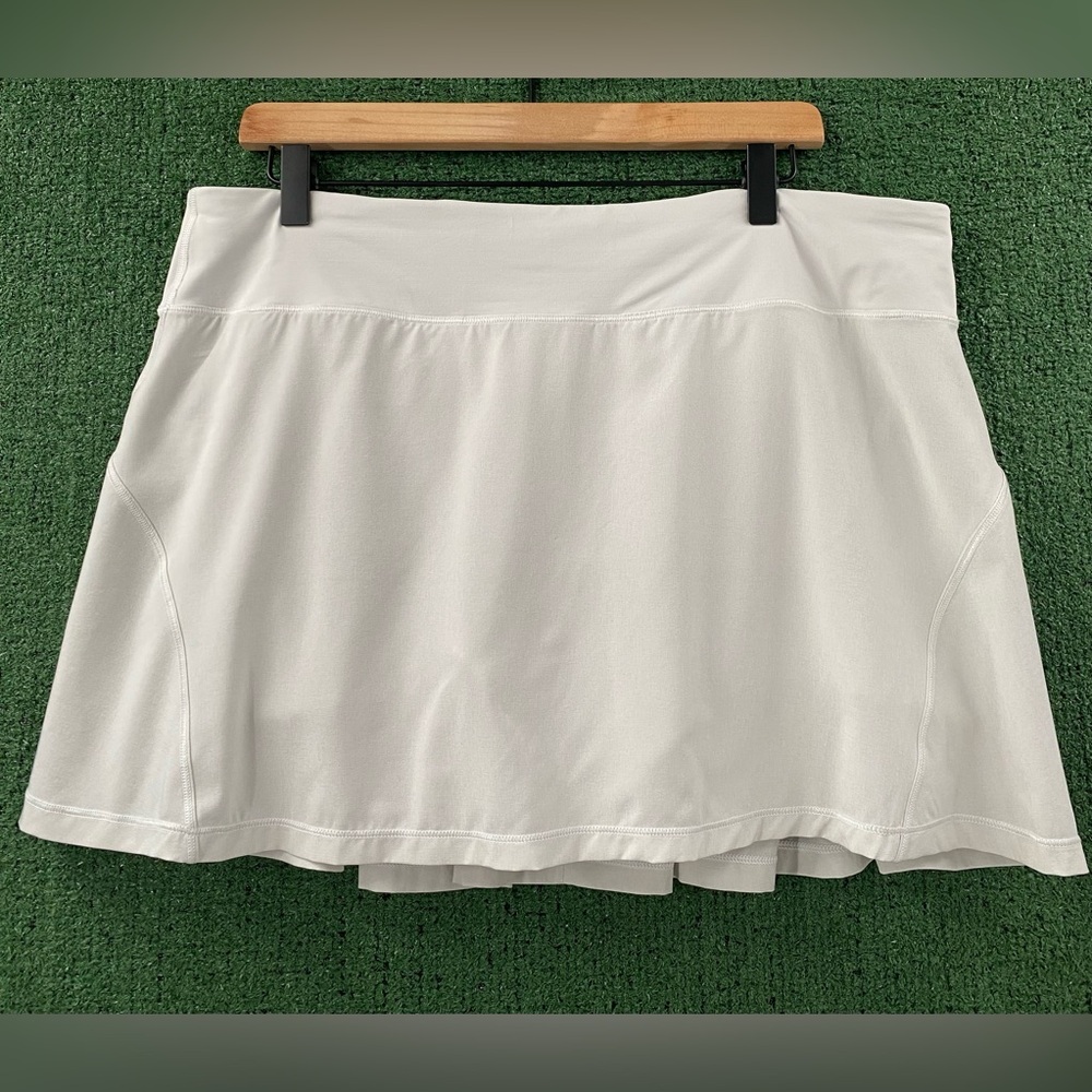 Lululemon Circuit Breaker II WhitePleated Lined Tennis Skirt Skort Women’s SZ 12